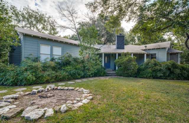CHARMING COTTAGE WITH CASITA IN THE HEART OF ALAMO HEIGHTS Gallery 1
