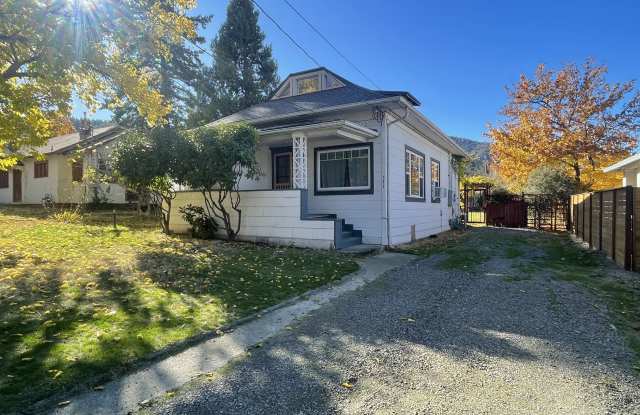 371 South Mountain Avenue - A - 371 South Mountain Avenue, Ashland, OR 97520 371 South Mountain Avenue - A - 371 South Mountain Avenue, Ashland, OR 97520