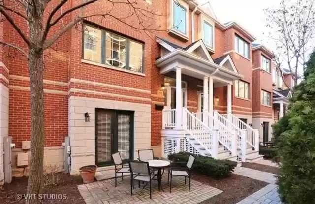 Downtown Elmhurst Gem – 3-Bed Townhome with Balcony, Courtyard & Garage photos photos