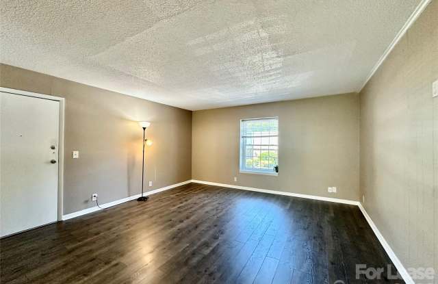2638 Park Road Gallery 4