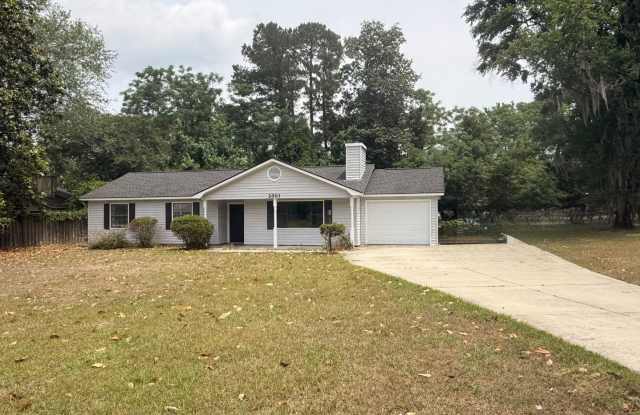 Prime Beaufort Location – 3BR/2BA | No HOA | Fenced Yard photos photos