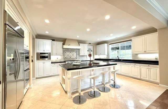 1009 Newhall Terrace Gallery 4
