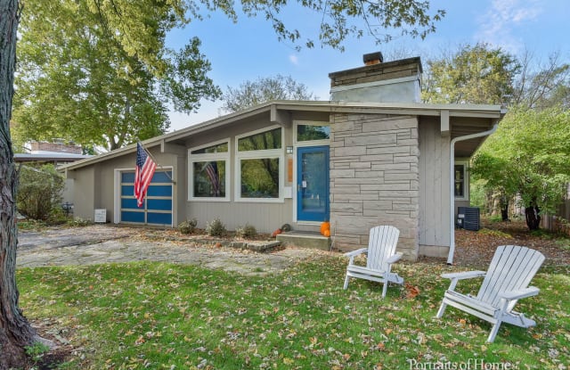 414 South Knollwood Drive - 414 South Knollwood Drive, Wheaton, IL 60187