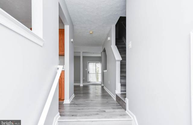 9815 BERRYWOOD COURT Gallery 3