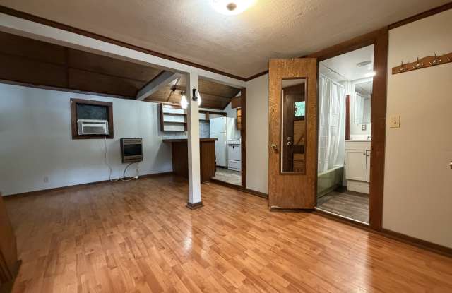 410 East Huntsville Road - C Gallery 3