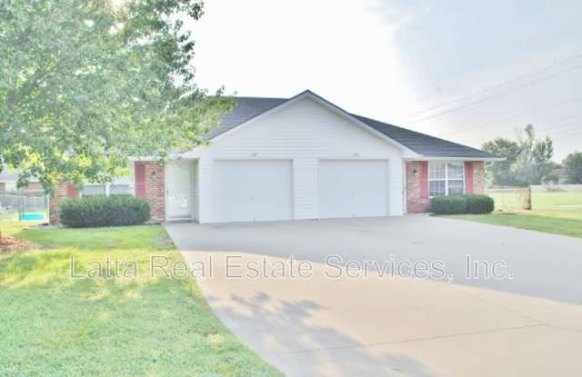 105 NW Parker Dr photos photos