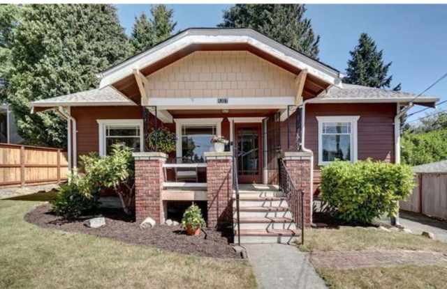 Charming 3-Bedroom Home with Private Backyard and Detached Garage in Tacoma photos photos Charming 3-Bedroom Home with Private Backyard and Detached Garage in Tacoma photos photos