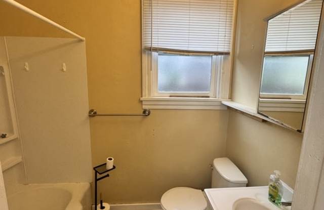 142 Baker Street West - 1 Gallery 4