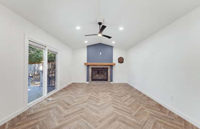 Situated at the end of a cul-de-sac and featuring a huge fenced-in backyard Gallery 4