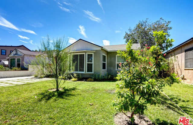 17400 Haynes St - 17400 Haynes Street, Los Angeles, CA 91406