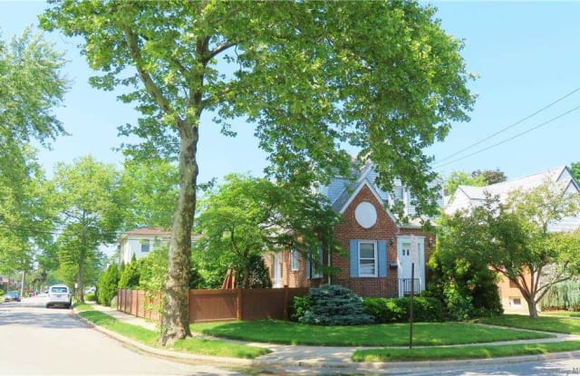42 W Maple Drive - 42 Maple Dr W, North New Hyde Park, NY 11040