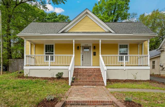 Beautiful 3Bed/2Bath home with Unique Features and Fenced Backyard! photos photos