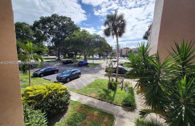 9440 Live Oak Pl Gallery 2