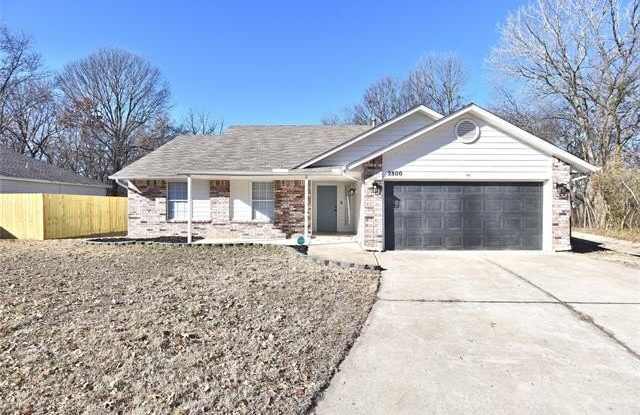 2800 S Dogwood Avenue photos photos