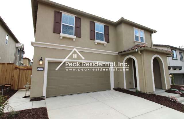 Newer Rocklin 4bd/2.5ba House with 2 Car Garage Gallery 3