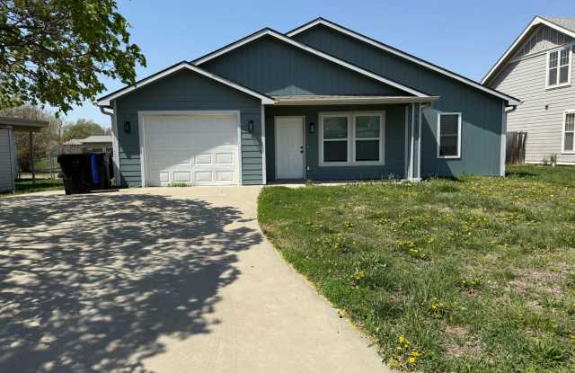 Updated 3 bedroom 2 bath - 7117 Southwest Wheatfield Lane, Shawnee County, KS 66619