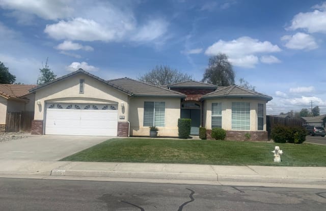 748 W Redwood St - 748 West Redwood Street, Hanford, CA 93230