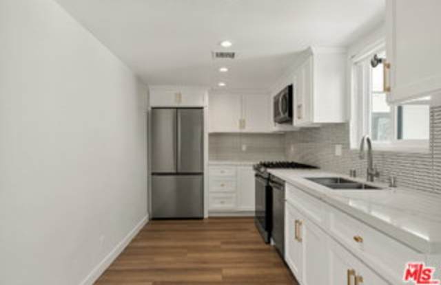 1470 Rexford Drive Gallery 2