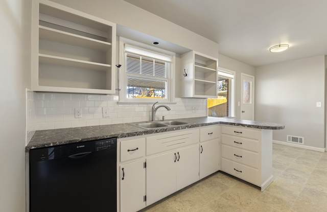 6216 Robertson Drive Gallery 2