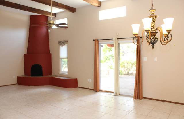 Beautiful 3 bdr, 2 bath SOLAR home w/large family room. 1 small dog considered 20lbs or less only. - 2750 La Silla Dorada, Santa Fe, NM 87505