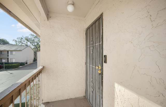 Cozy 2 Bed 1.5 Bathroom in Temple Terrace Gallery 4