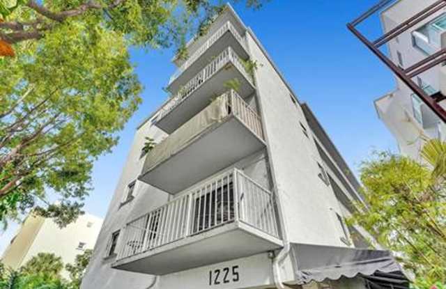 Location, Location, Location! 1 Bedroom/1 Bathroom in Miami Beach! photos photos