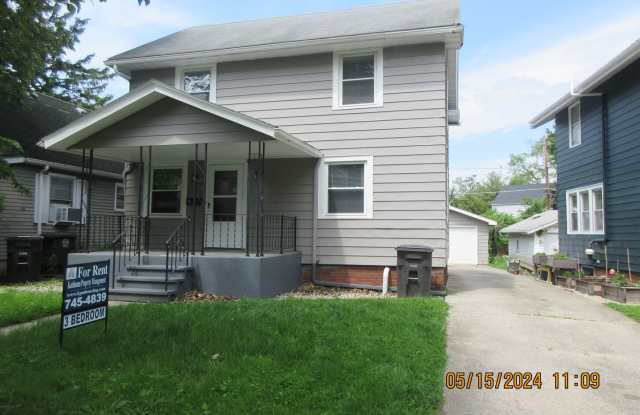 2501 Oakridge - Nice Three Bedroom Home with Two Car Garage. **UPCOMING** (Not Showable Yet) photos photos