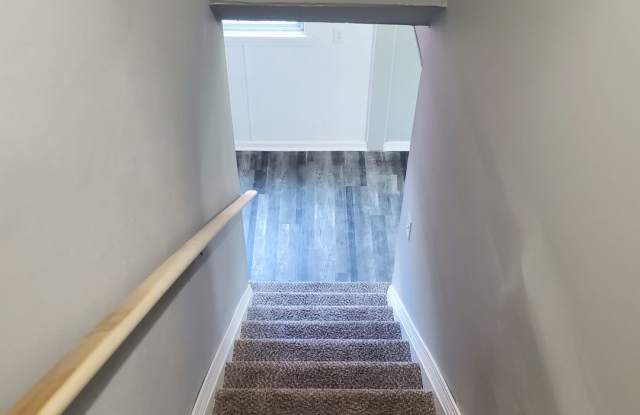 4BDRM 1 1/2 BATH HOUSE FOR RENT photos photos