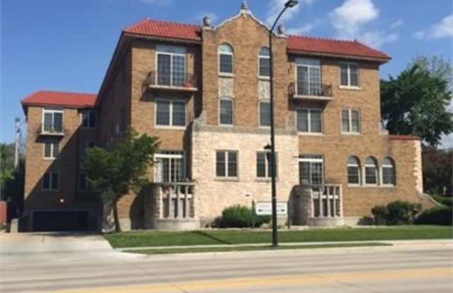425 S Monroe Ave - 2i - 425 South Monroe Avenue, Green Bay, WI 54301
