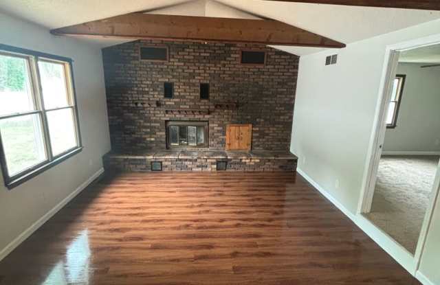 LIMITED TIME**NO APPLICATION FEE**1/2 OFF DEPOSIT** photos photos