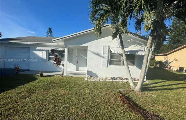 7205 NW 76th Pl - 7205 Northwest 76th Place, Tamarac, FL 33321