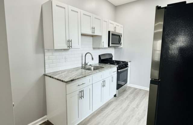 Newly Renovated 3-Bedroom Home with Modern Kitchen & Backyard Gallery 3