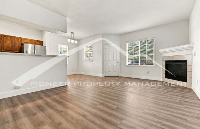 Spacious Townhouse with Gas Fireplace and 2-Car Garage! Gallery 4