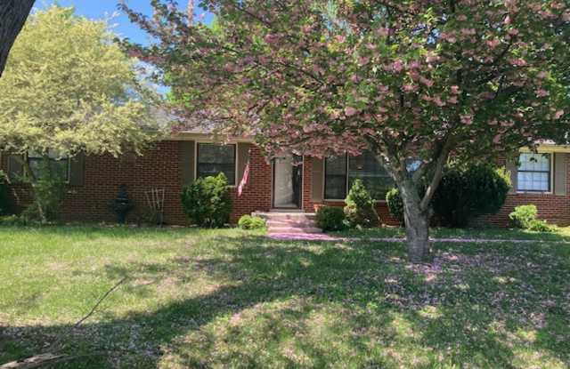 COMING SOON 3BR/21.5BA-1500 SF - Fenced yard photos photos