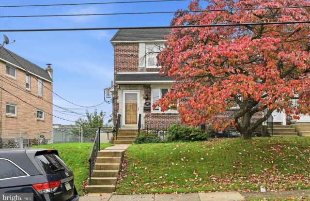 240 W WYNCLIFFE Avenue Gallery 1