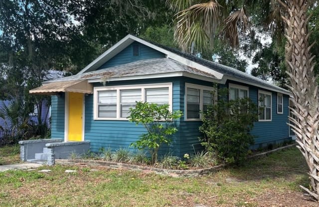 949 N GRANDVIEW STREET - 949 North Grandview Street, Mount Dora, FL 32757