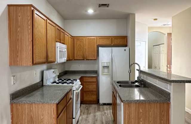 (INCLUDE SOME UTILITIES)2 Story Home near Windmill & Jones Gallery 3