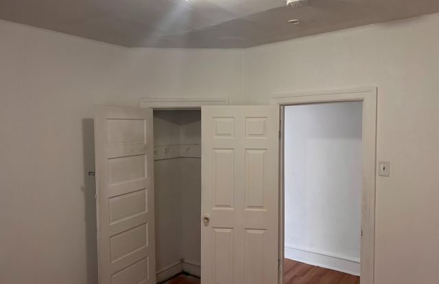 1208 CARL MILLER Boulevard Gallery 3