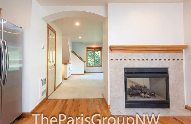 Gorgeous Greenwood Townhome * Walk to Lake * 2 Sided Fireplace * Fresh Paint  Carpet +++ photos photos
