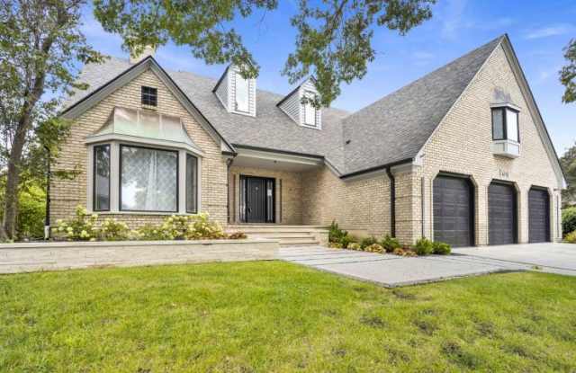 4070 Palmer Ct - 4070 Palmer Court, Aurora, IL 60564