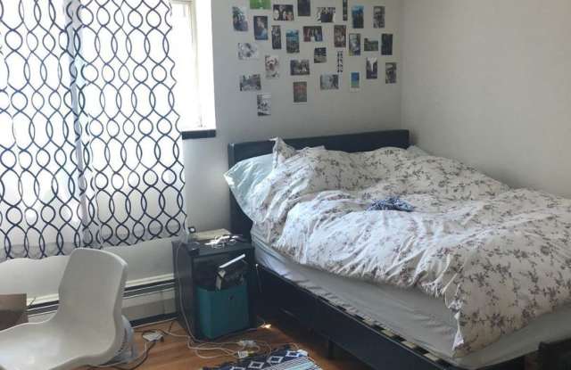 Charming 2 Bedroom-No Broker Fee Gallery 3