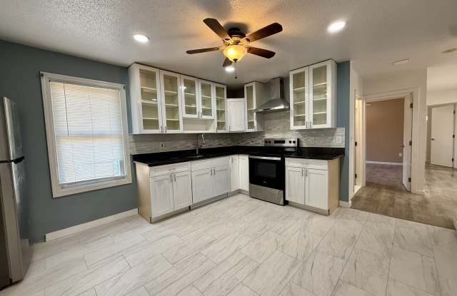 8 Scott Street unit: 2 photos photos