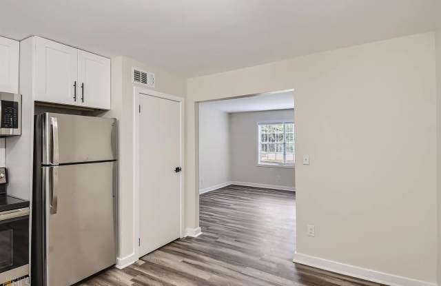 Room in 2 Bedroom Home at Cleveland St photos photos