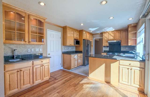Immaculately Remodeled 5 Bedroom 2.5 Bath Almaden Gem Gallery 4