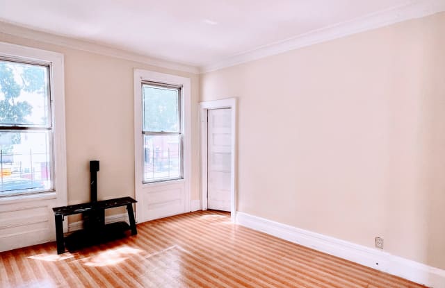 811 Morris Park Ave - 811 Morris Park Avenue, Bronx, NY 10462