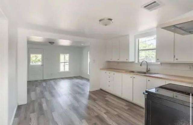 1220 N Rusk Street photos photos