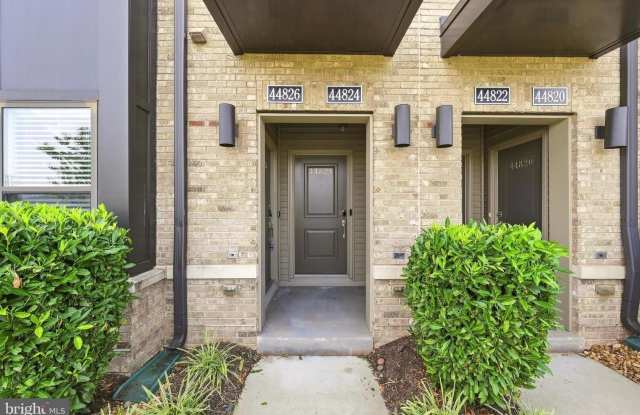 44824 TIVERTON SQ Gallery 2