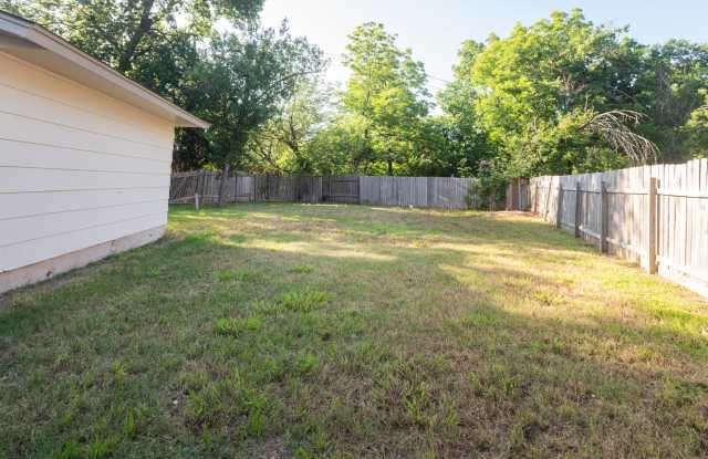 Two Bedroom Duplex - Minutes to N Lamar and Mopac Gallery 3