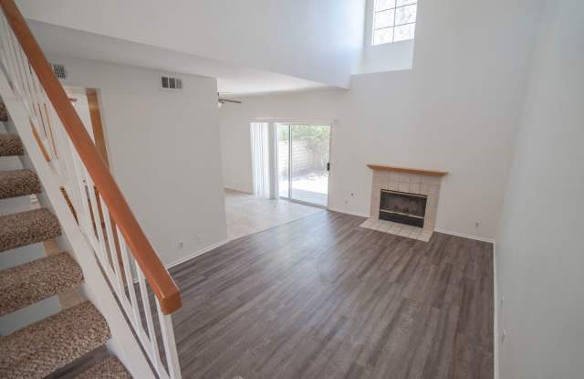 COMING SOON! Mountainview Courtyard Townhome for Rent in Saugus! Gallery 3