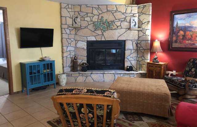 Three Bedroom Townhome in Gated Community Gallery 4